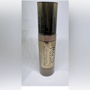 Makeup Revolution Conceal & Glow Foundation - Shade F7